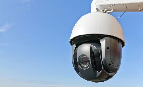 Qu'est-ce qu'une caméra PTZ (Pan-Tilt-Zoom) ?