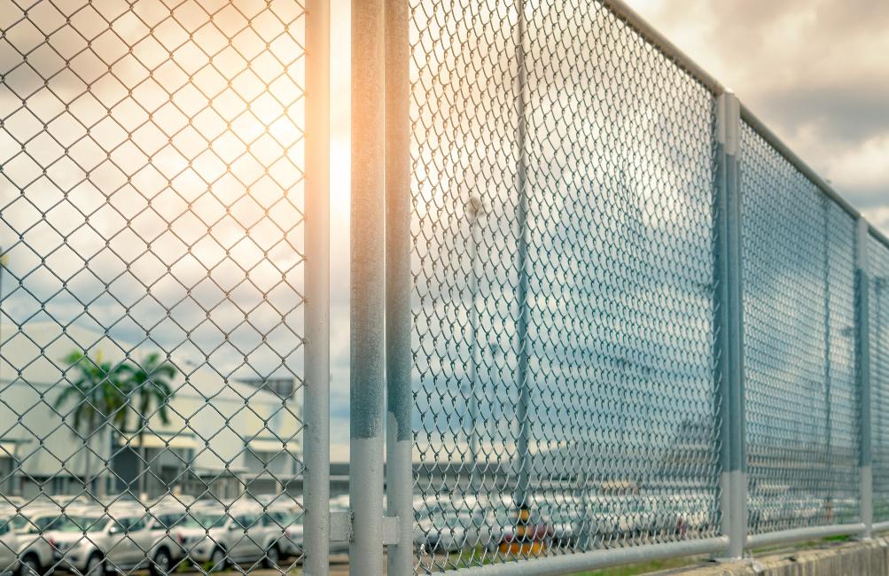 fence-prevent-car-theft-sirix.